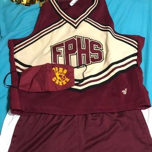 I’m selling a cheerleaders uniform